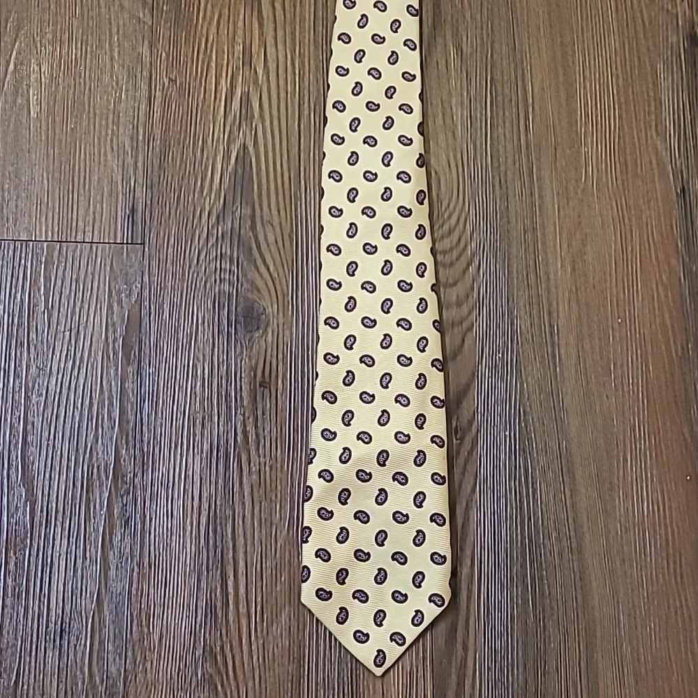 Ralph Lauren Gold and Black Paisley Tie used good condition‎